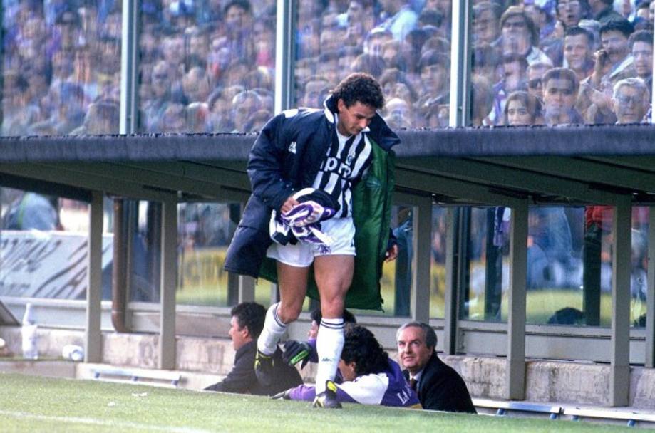 Gli inizi di Robi alla Juventus non sono facili. E&#39; il 6 aprile 1991, si gioca Fiorentina-Juventus e Baggio si rifiuta di calciare un rigore contro i viola. A fine gara raccoglie una sciarpa viola gettata in campo. 